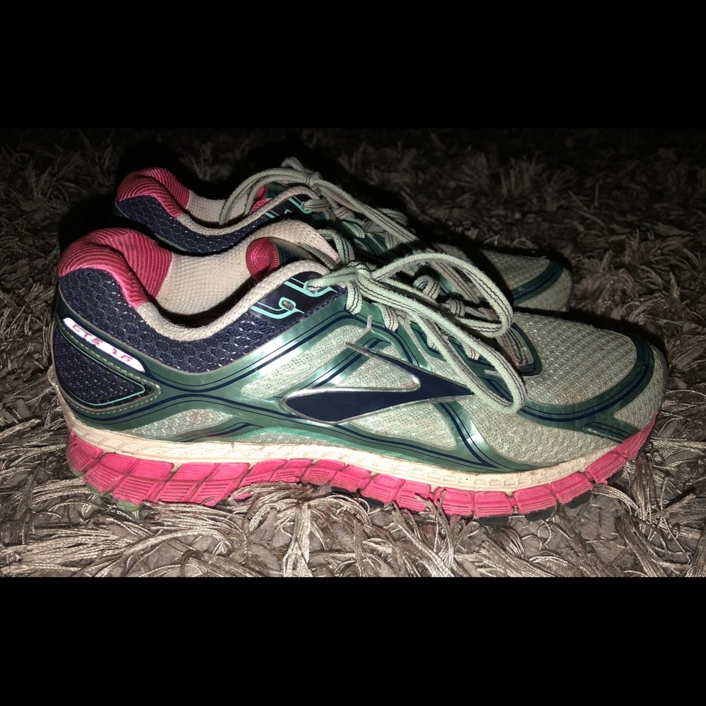 Brooks Adrenaline GTS 15 Sneakers Size 9.